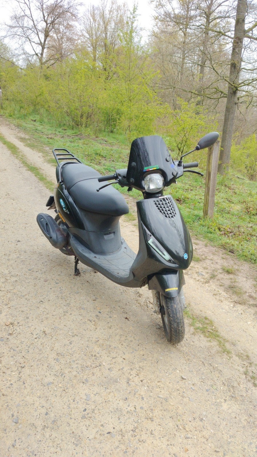 Piaggio Zip 4T in topstaat - MOET WEG, Fietsen en Brommers, Snorfietsen en Snorscooters, Ophalen, Piaggio, Zo goed als nieuw, Benzine