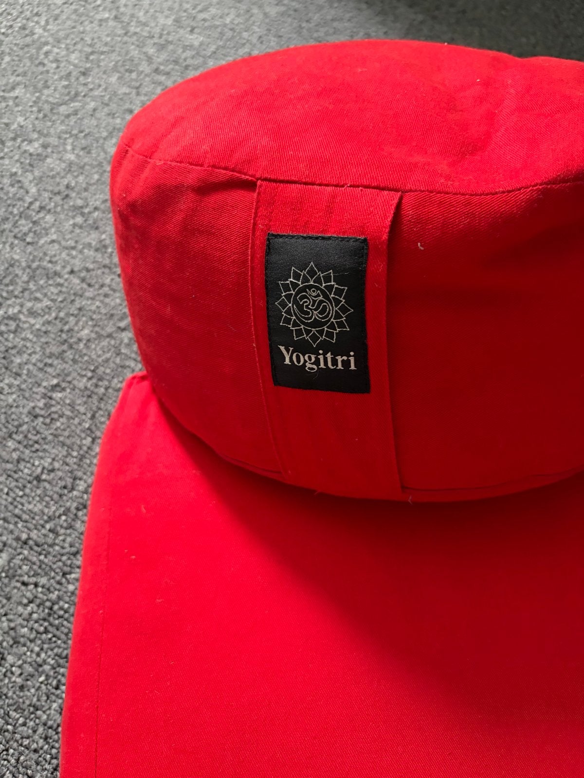 Yogitri meditatiekussen en mat - rood, Ophalen, Gebruikt, Yoga-accessoire