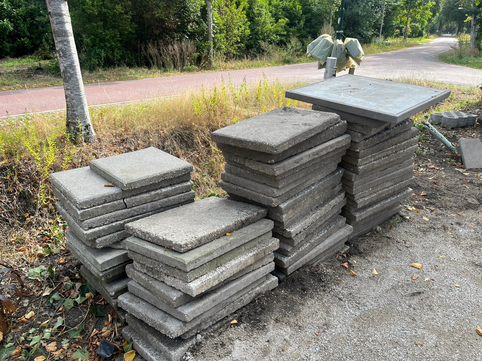 GRATIS grindtegels tuintegels betontegels 40x60 cm 58 stuks, Ophalen, Gebruikt, Beton, Terrastegels