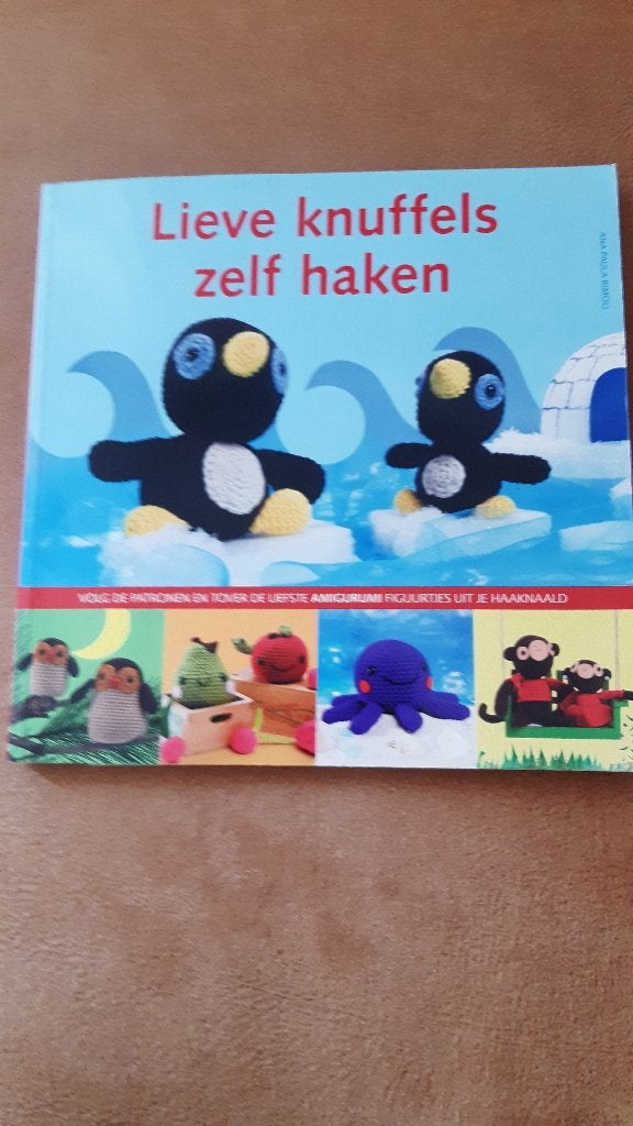 Amigurumi haakboeken: Lieve knuffels zelf haken, Ophalen of Verzenden, Gebruikt, Haken, Patroon of Boek