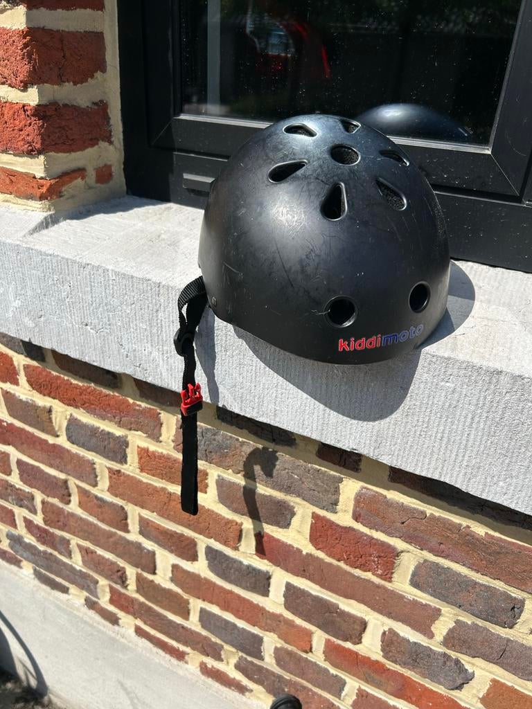 Kiddimoto kinderhelm - Zwart, Ophalen, Zo goed als nieuw, Overige maten, Jongen of Meisje