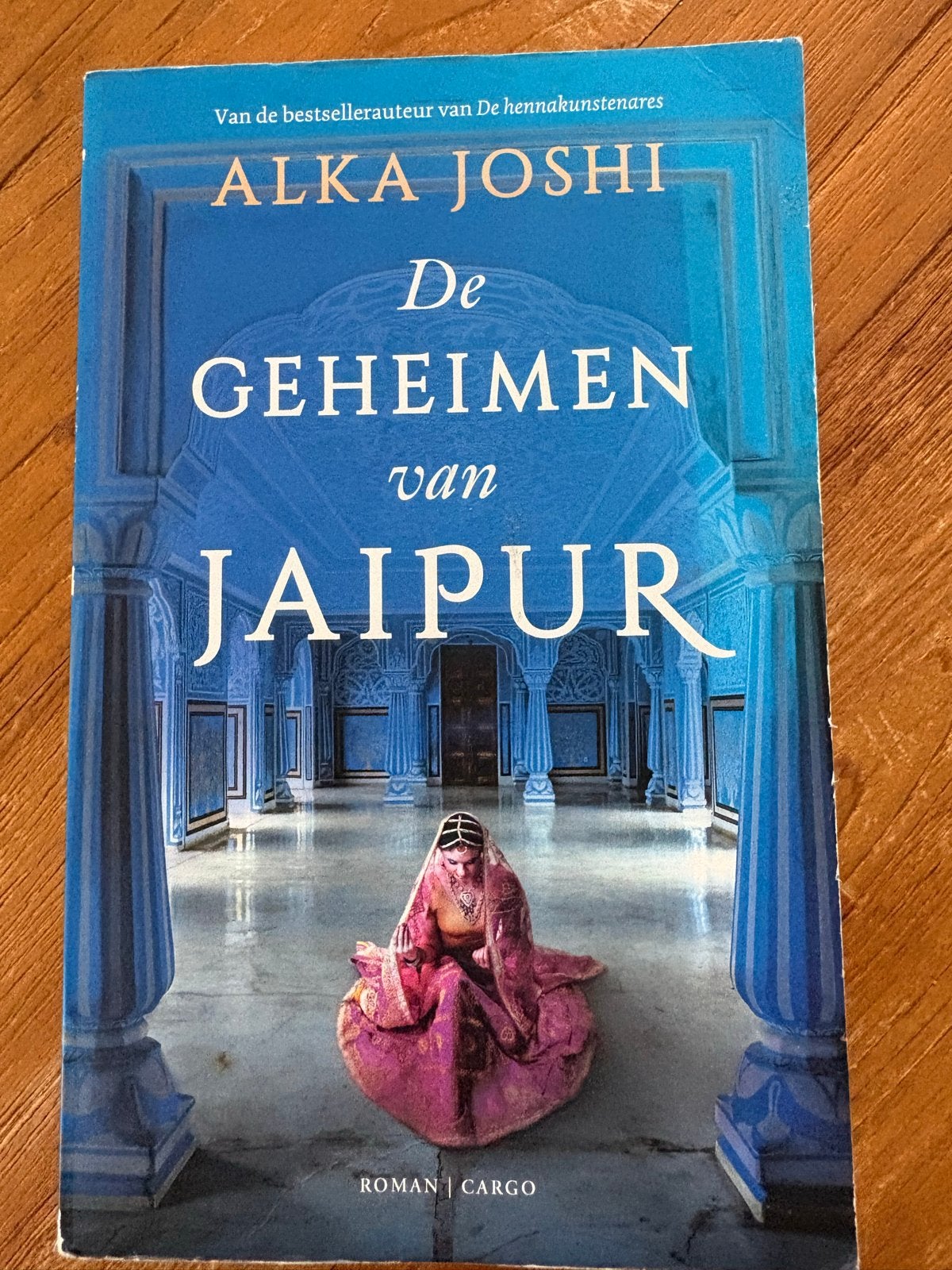 De Geheimen van Jaipur - Alka Joshi (Roman), Ophalen of Verzenden, Gelezen, Wereld overig
