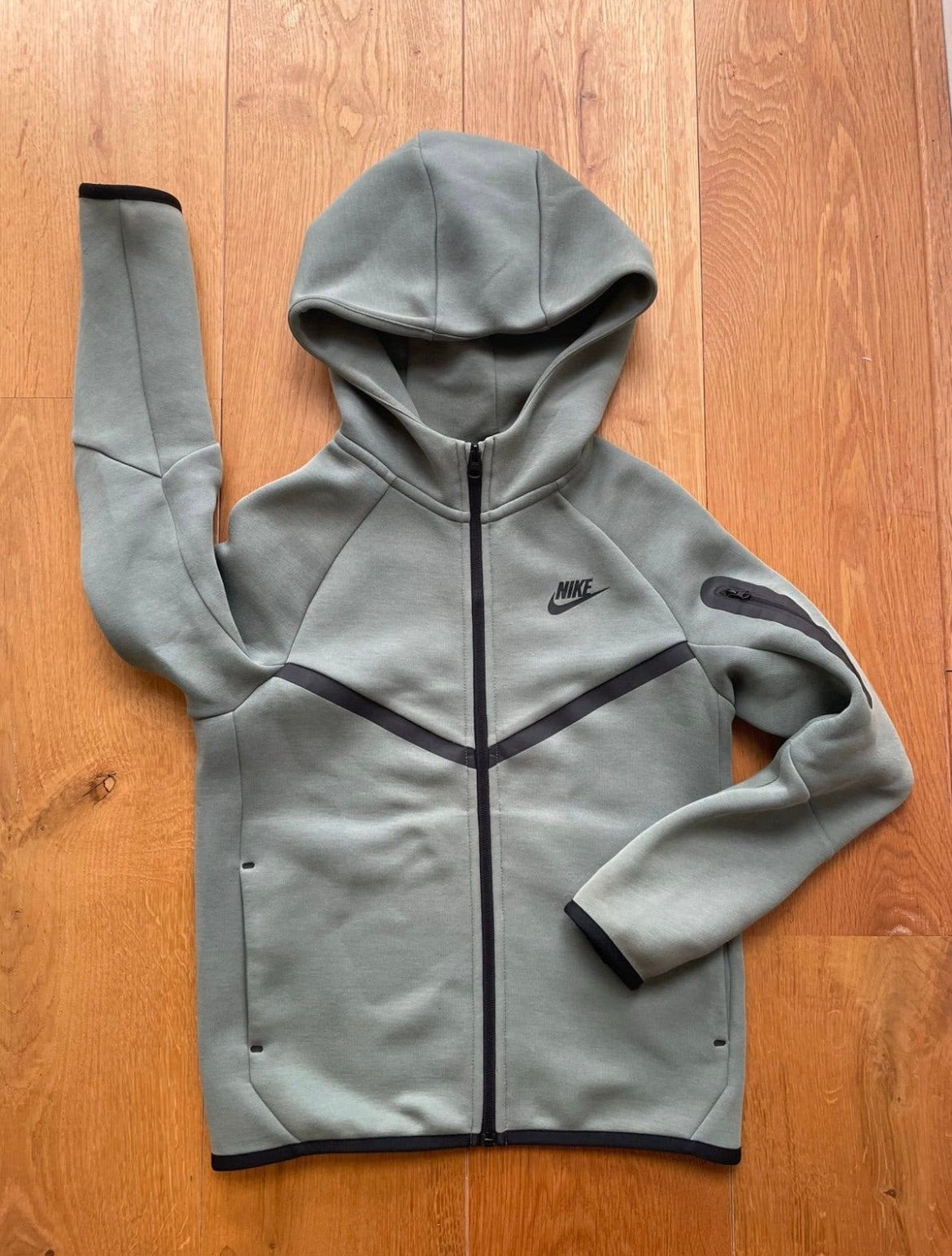 NIKE Tech Fleece hoodie met rits- ZGAN! KIDS - M size, Ophalen of Verzenden, Zo goed als nieuw, Jongen of Meisje, Trui of Vest
