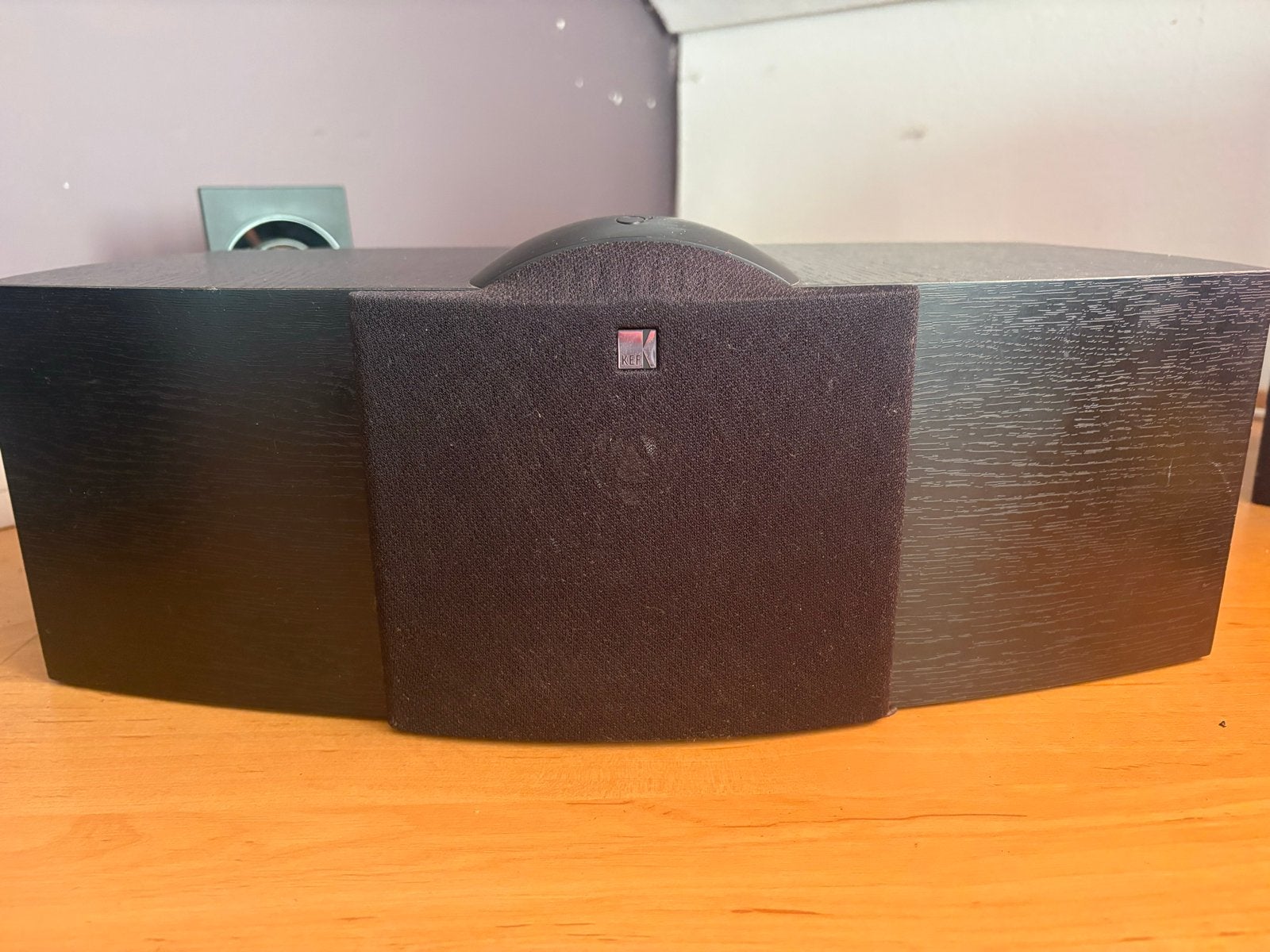 KEF Q6c Center Speaker - Zwart, Ophalen of Verzenden, Zo goed als nieuw, Center speaker, Geschikt voor surround/home cinema