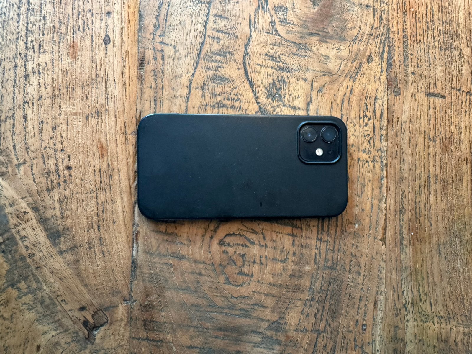 Foto 3 van iPhone 12 Zwart - Incl. Hoesje 128GB