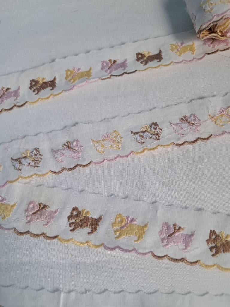Vintage geborduurde batist randafwerking of broderie-kant., Ophalen of Verzenden, Zo goed als nieuw, Overige typen