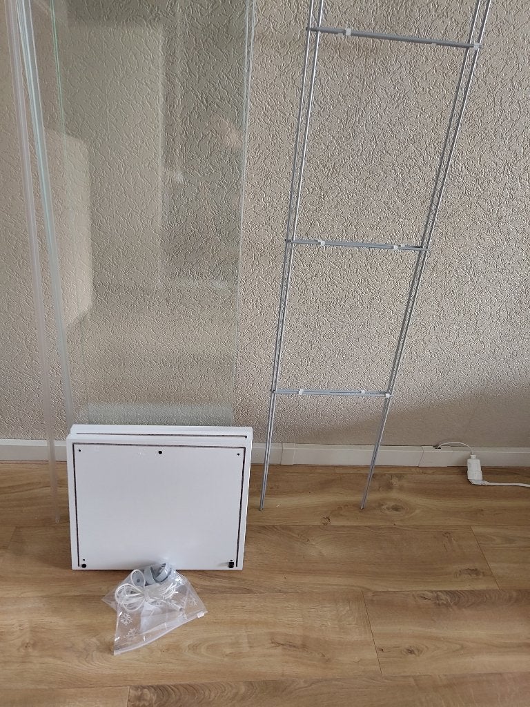 Witte DETOLF Vitrinekast van Ikea met verlichting., Huis en Inrichting, Ophalen, Met deur(en), Glas, 50 tot 100 cm