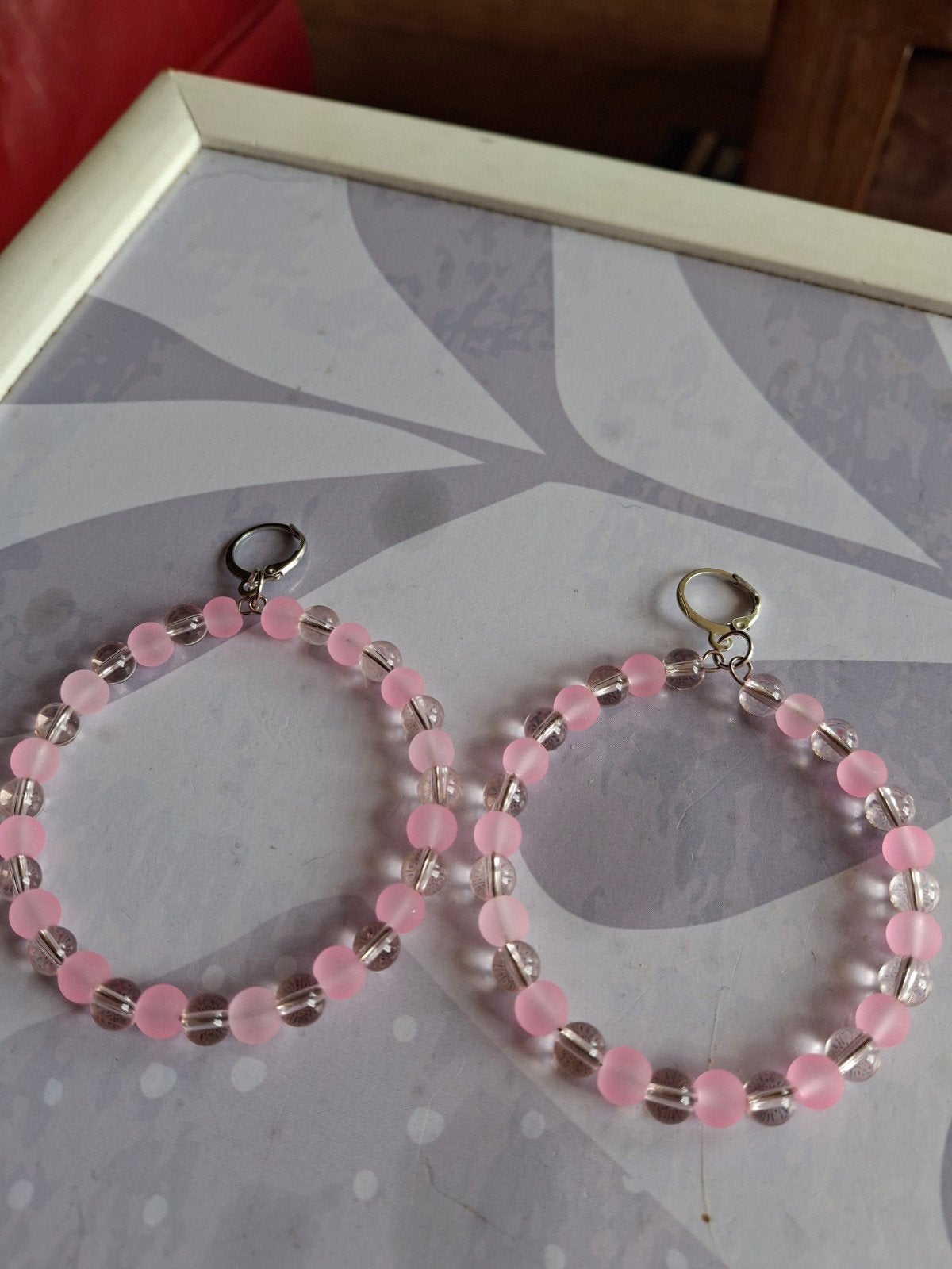 Roze en transparante kralenarmbanden (set van 2), Sieraden, Tassen en Uiterlijk, Armbanden, Ophalen of Verzenden, Nieuw, Roze