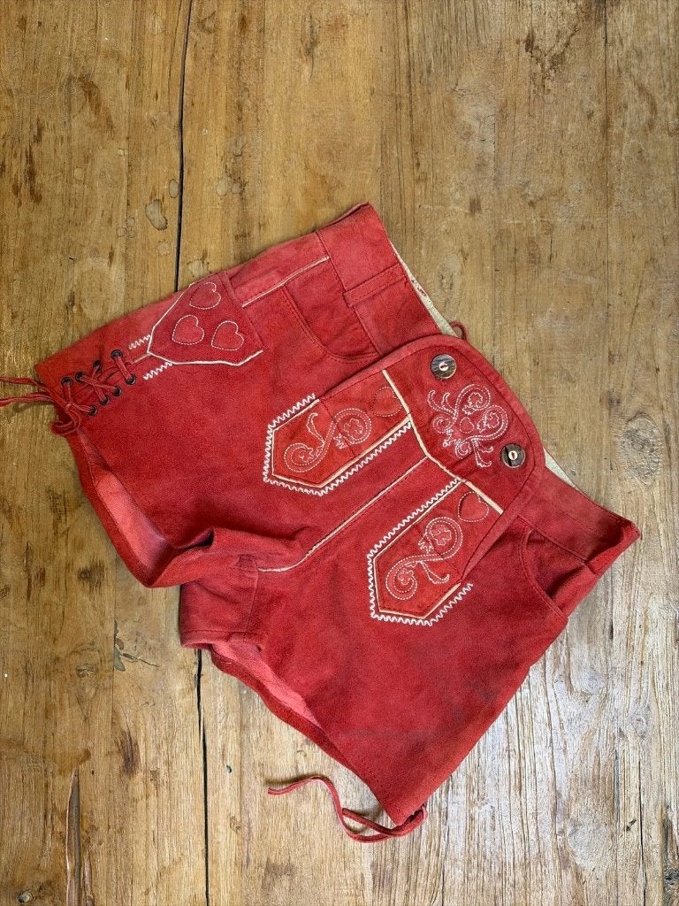 Lederhosen hotpants rood maat 36