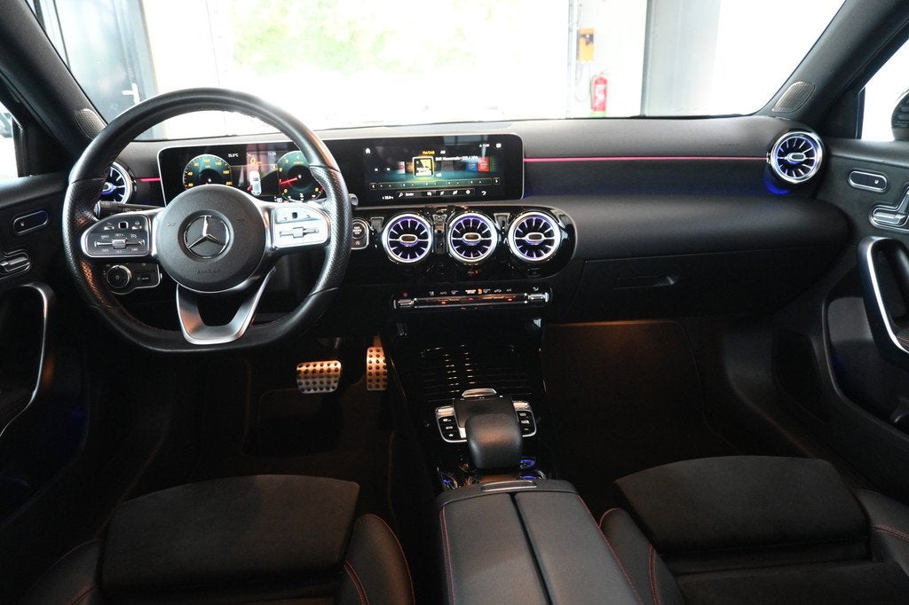 Mercedes-Benz A-Klasse 180 Premium Plus Automaat Panormadak, 136 pk, Gebruikt, 4 cilinders, Met garantie (alle)