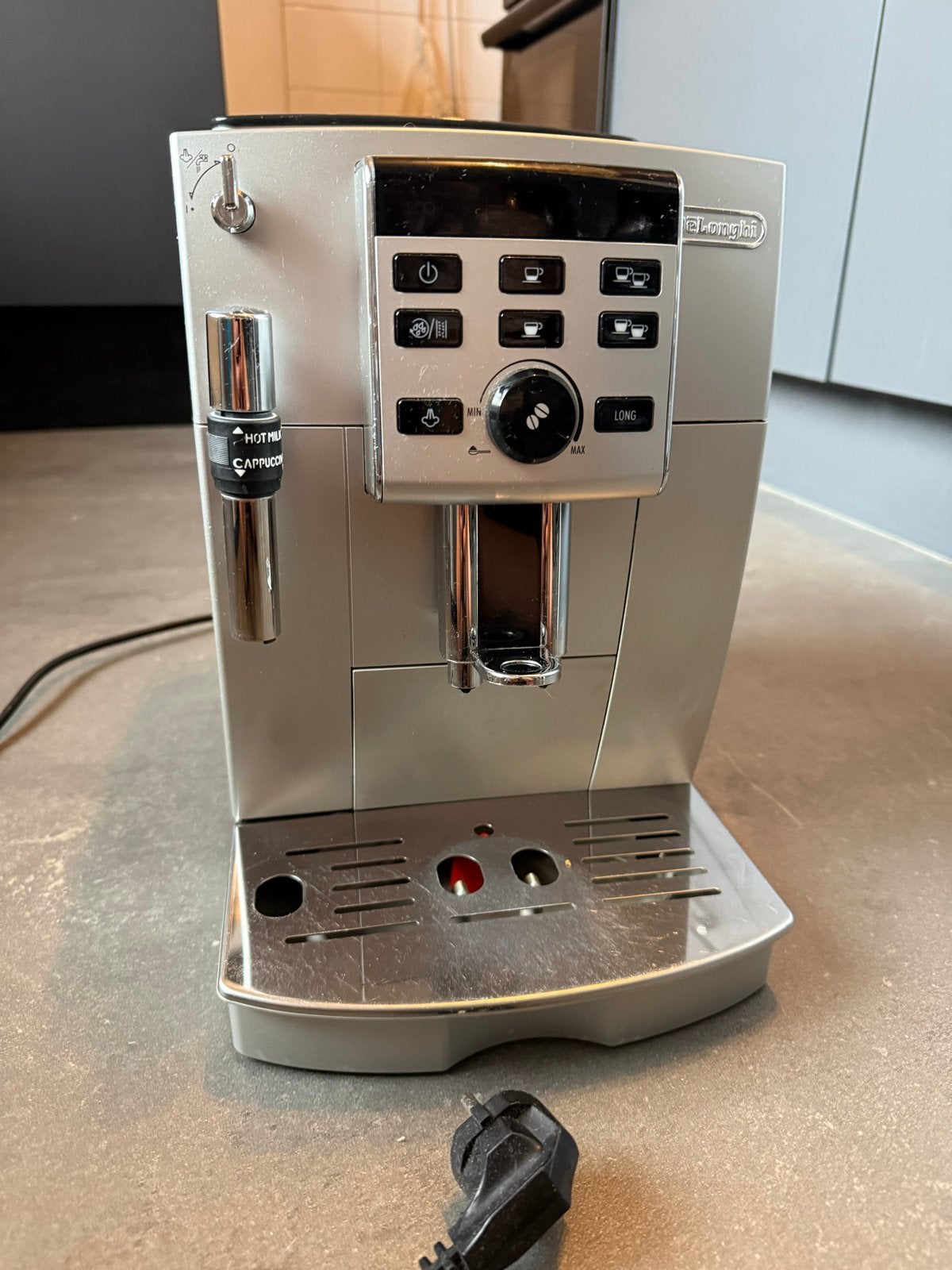 DeLonghi ECAM23.120.SB - Goed werkend, lekt beetje water, Ophalen, Afneembaar waterreservoir, Gebruikt, Koffiemachine