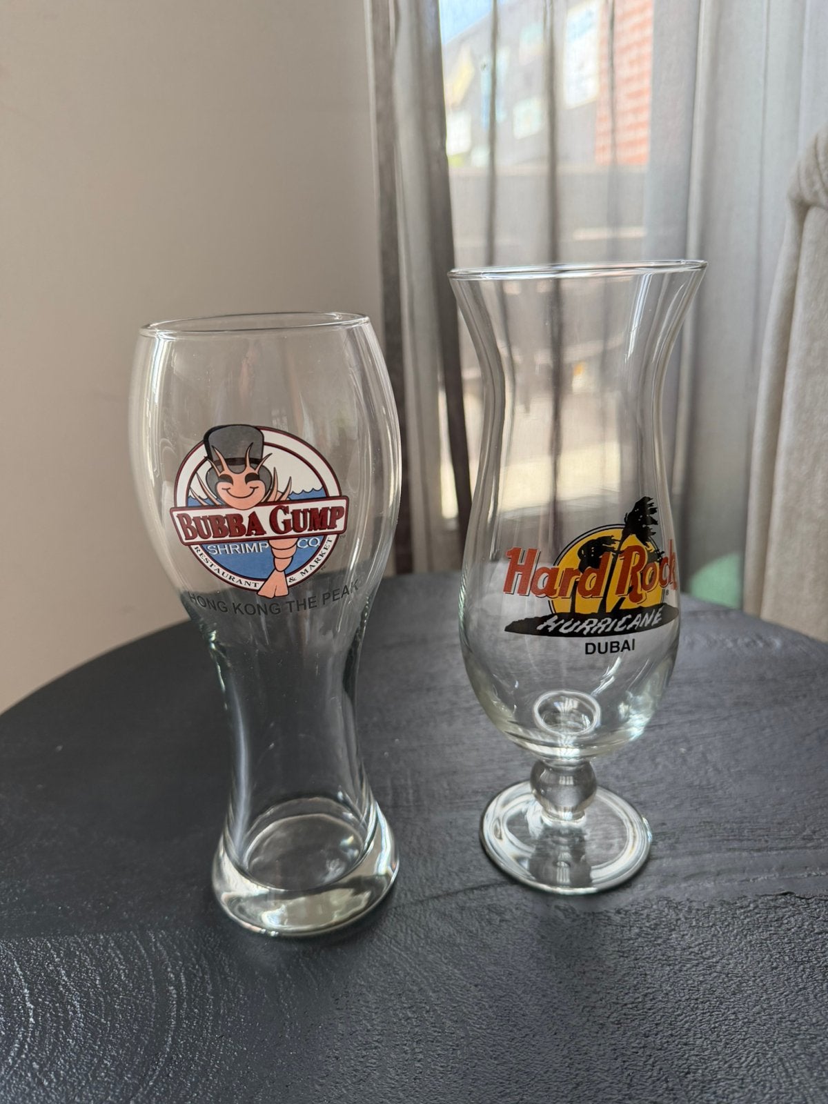 Vintage souvenir glazen - Bubba Gump& Hard Rock Cafe (Dubai), Verzamelen, Ophalen of Verzenden, Zo goed als nieuw, Glas of Glazen