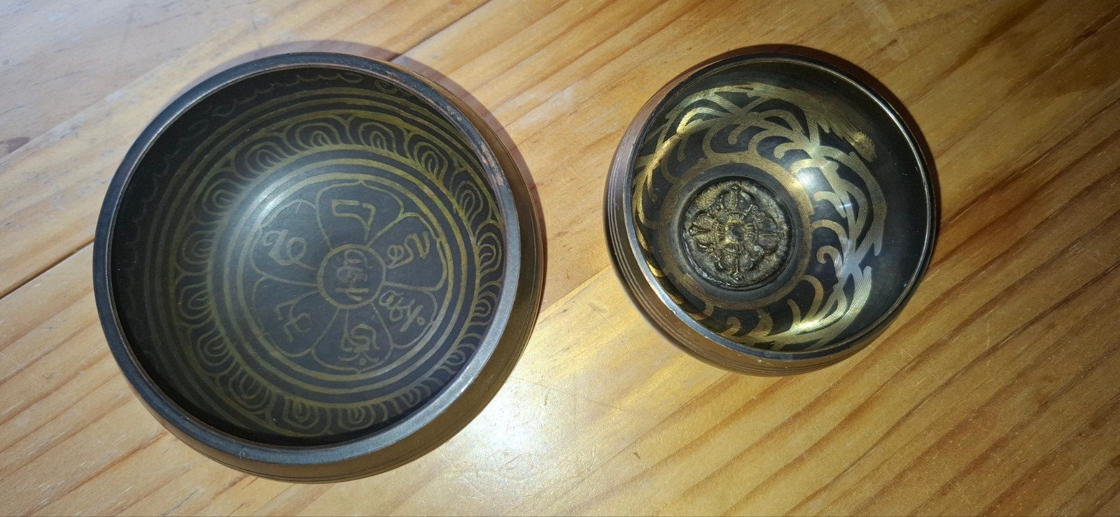 Twee mooie klankschalen doorsnede bovenkant 9.5 cm en 8 cm i, Ophalen of Verzenden