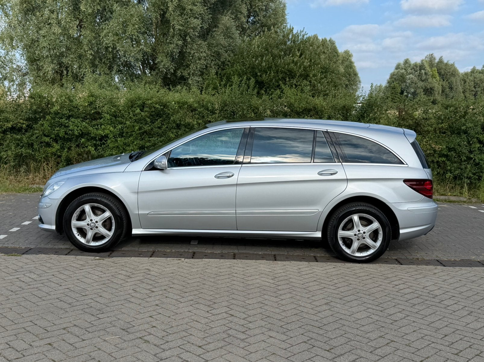 Mercedes-Benz R-350  4-Matic Lang  2010 AMG Top Youngtimer, Auto's, Mercedes-Benz, Automaat, R-Klasse, Zwart, 7 stoelen