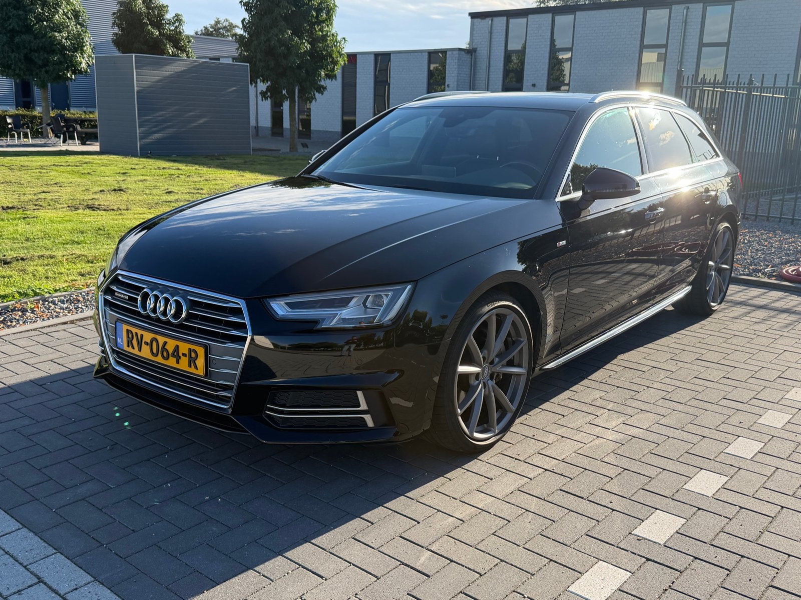 Audi A4 3.0 TDI Quat 160KW AVA S-tr7 2016 Zwart, Auto's, Automaat, 1800 kg, A4, Zwart