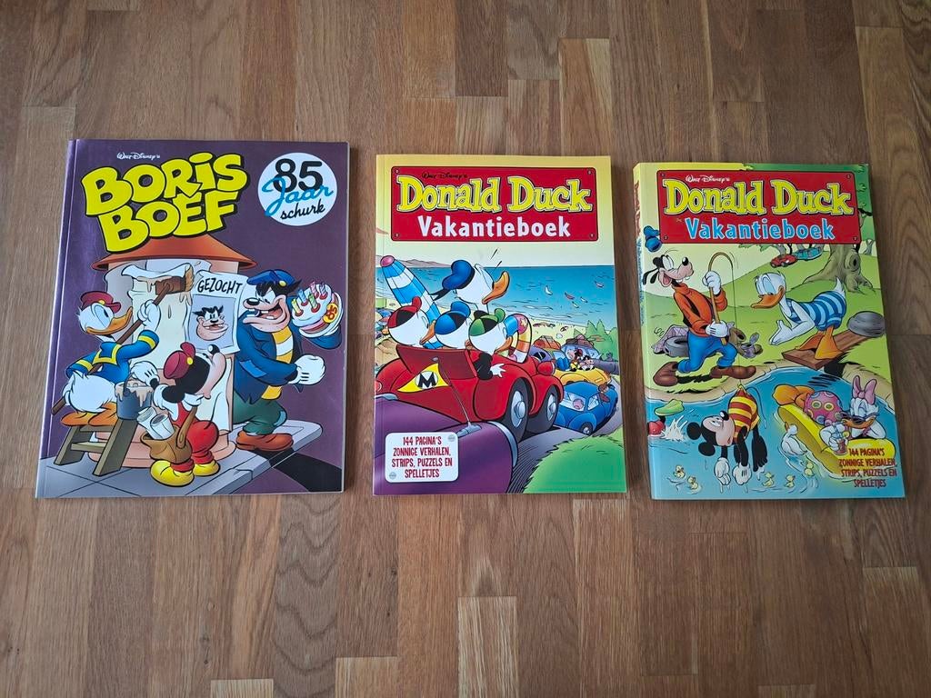 Donald Duck Vakantieboeken en Boris Boef stripboek, Meerdere stripboeken, Ophalen of Verzenden, Zo goed als nieuw