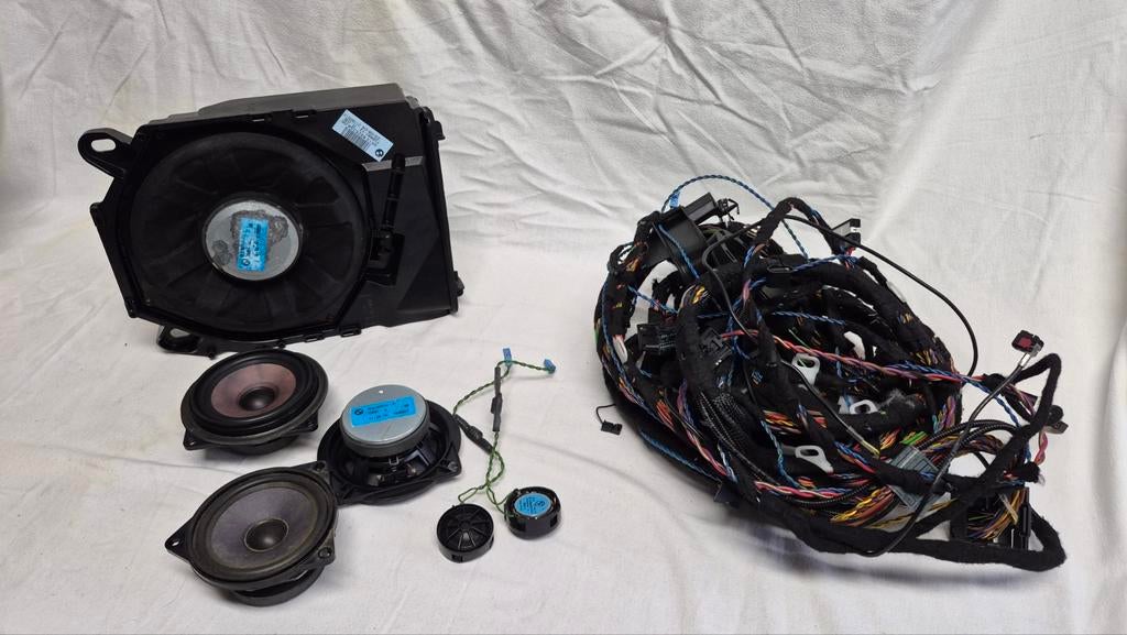 BMW E8x HiFi Soundsystem S676 - Compleet, Auto diversen, Autoradio's, Ophalen of Verzenden, Gebruikt