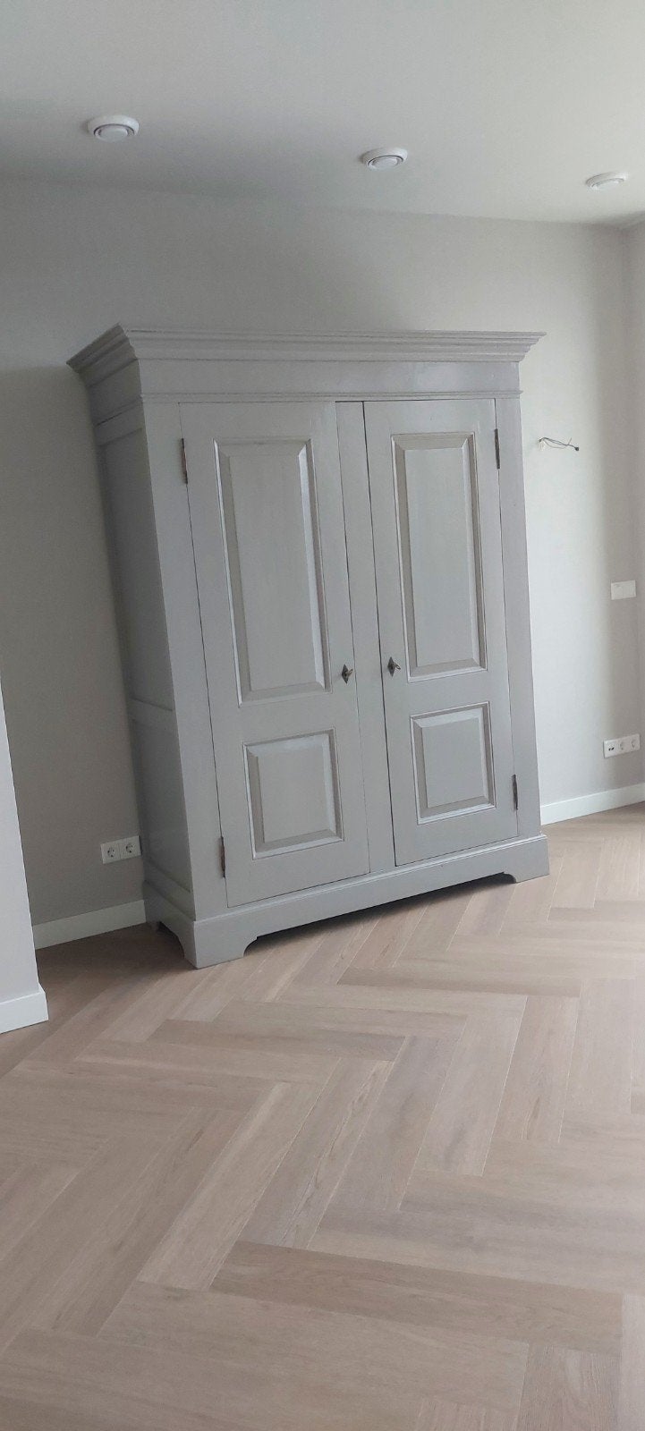 Mooie grijze kast, Ophalen, 25 tot 50 cm, 150 tot 200 cm