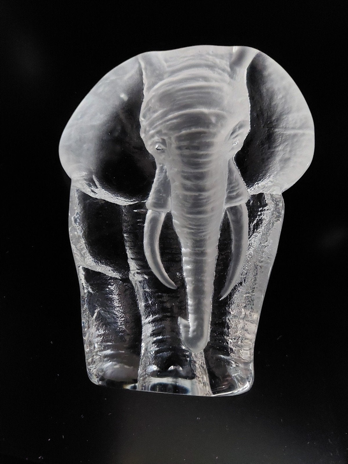 Kristallen olifant sculptuur Mats Jonasson, Ophalen