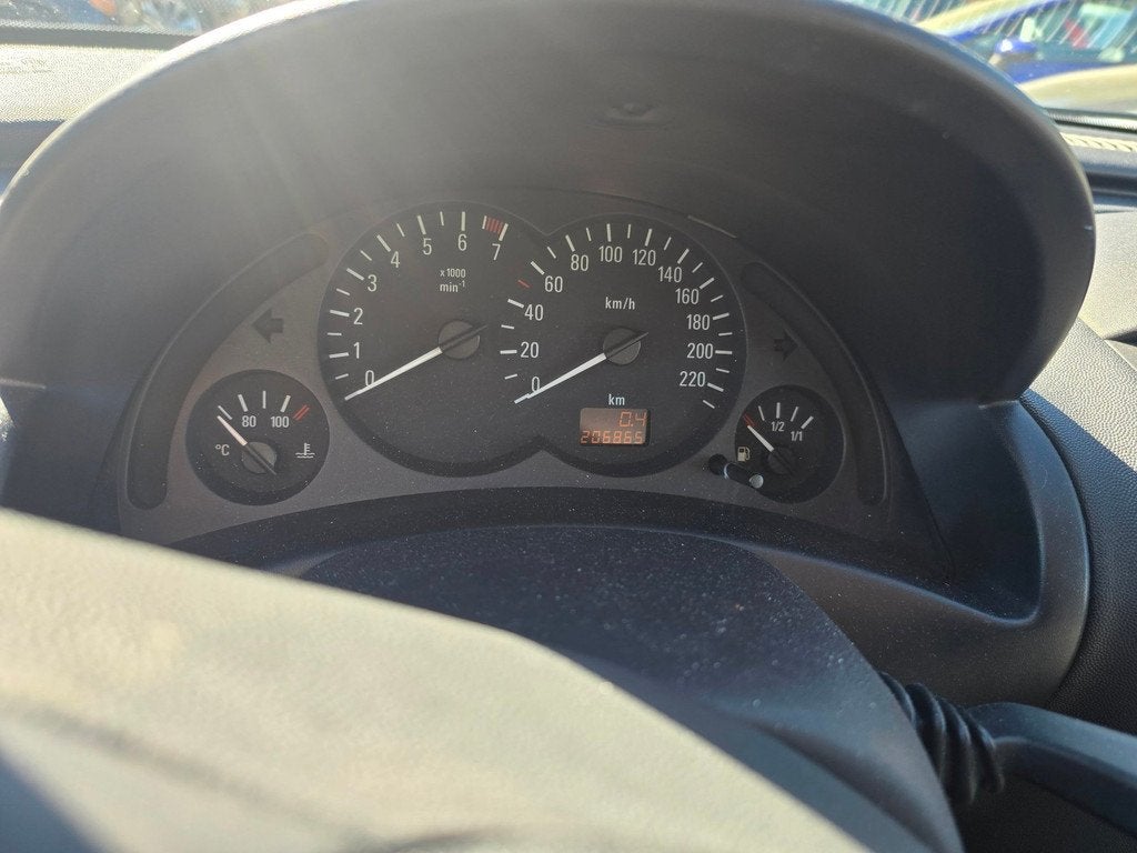 Opel Corsa 1.2-16V Rhythm Airco, Auto's, Opel, Voorwielaandrijving, 450 kg, Gebruikt, 31 €/maand