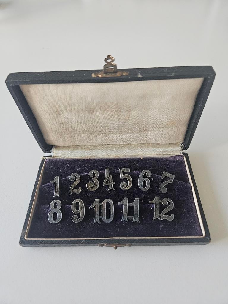 Zilveren? Tafelnummers 1-12 in Originele Doos Juwelier Katan, Antiek en Kunst, Ophalen of Verzenden