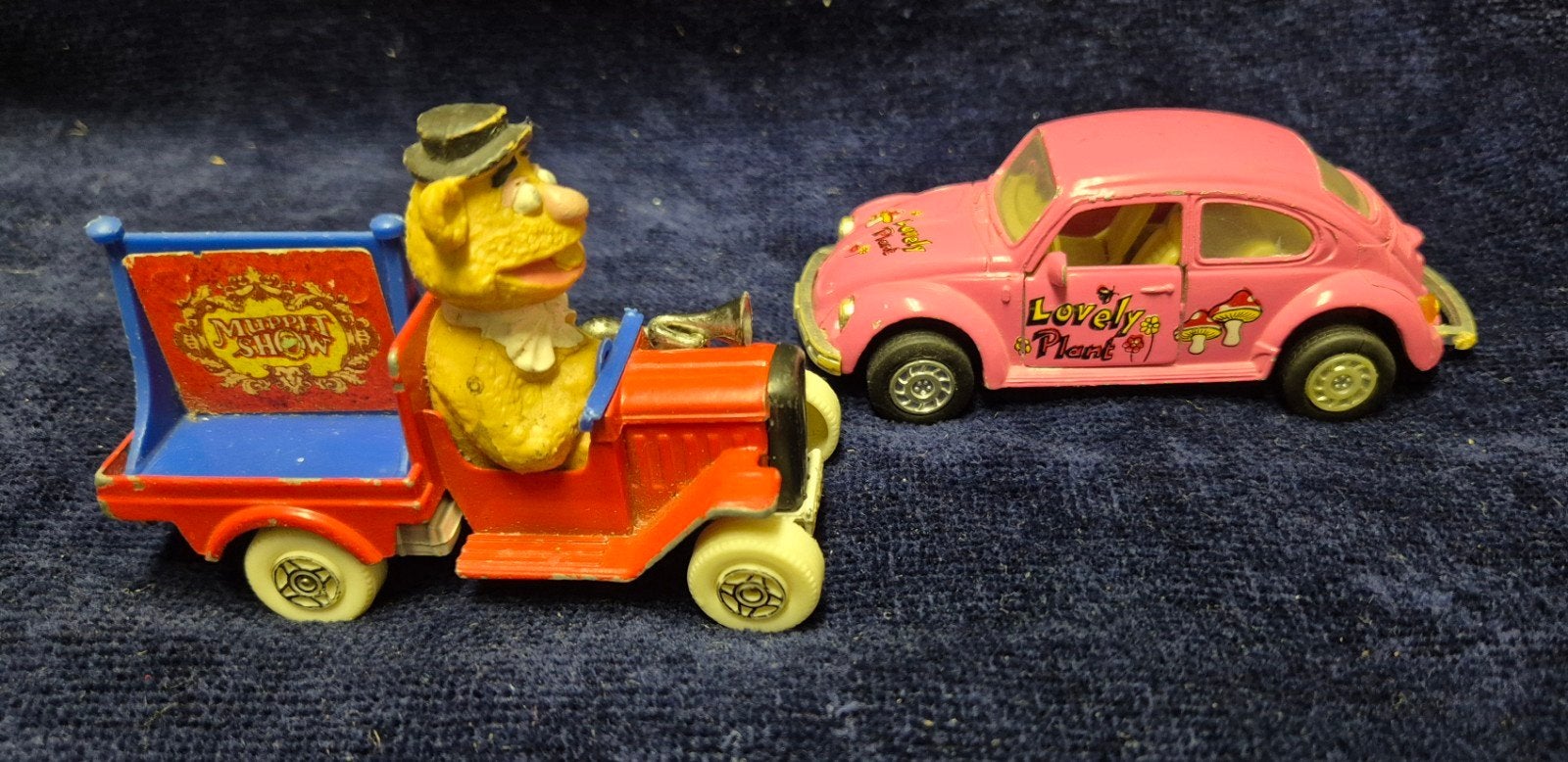 Vintage Muppet Show Fozzie Bear  Roze Kever Speelgoedauto', Ophalen of Verzenden, Gebruikt