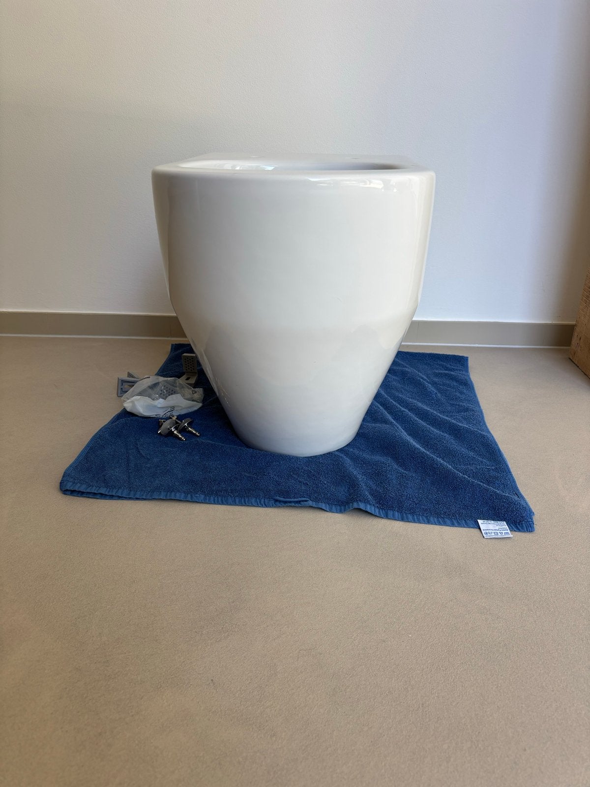 Nieuw Laufen Pro staand toilet met SoftClose wc-bril, Ophalen, Nieuw, Toilet