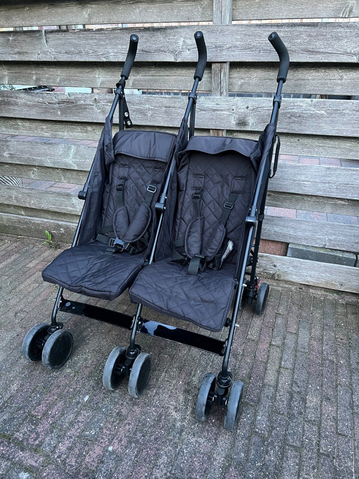 Zwarte Duowagen / Tweelingbuggy - Compact en Handig