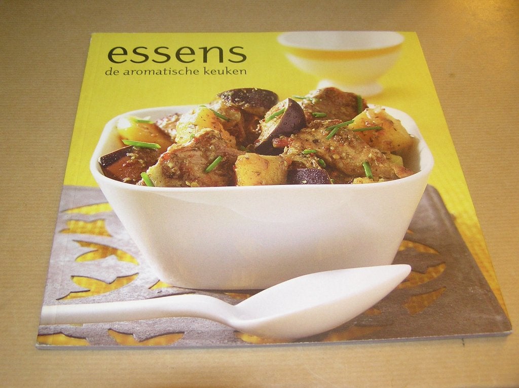 Essens .. de aromatische keuken -Nathalie Roiret, Nathalie Roiret, Ophalen of Verzenden, Zo goed als nieuw, Europa