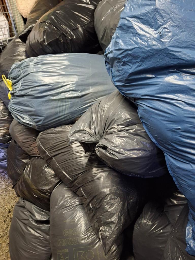 Grote kledingpartij: 30 zakken dames, heren en kinderkleding, Ophalen of Verzenden, ., ., .