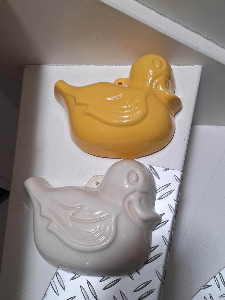 Leuke "Mister Duck" eend puddingvormen - geel en wit., Overige typen, Geel, Ophalen of Verzenden, Zo goed als nieuw