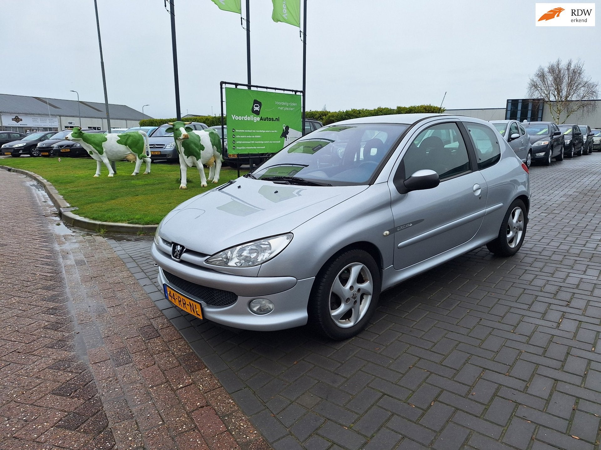 Peugeot 206 1.4-16V Quiksilver / Spotieve auto / APK april 2, Auto's, Voorwielaandrijving, 31 €/maand, 4 cilinders, Origineel Nederlands