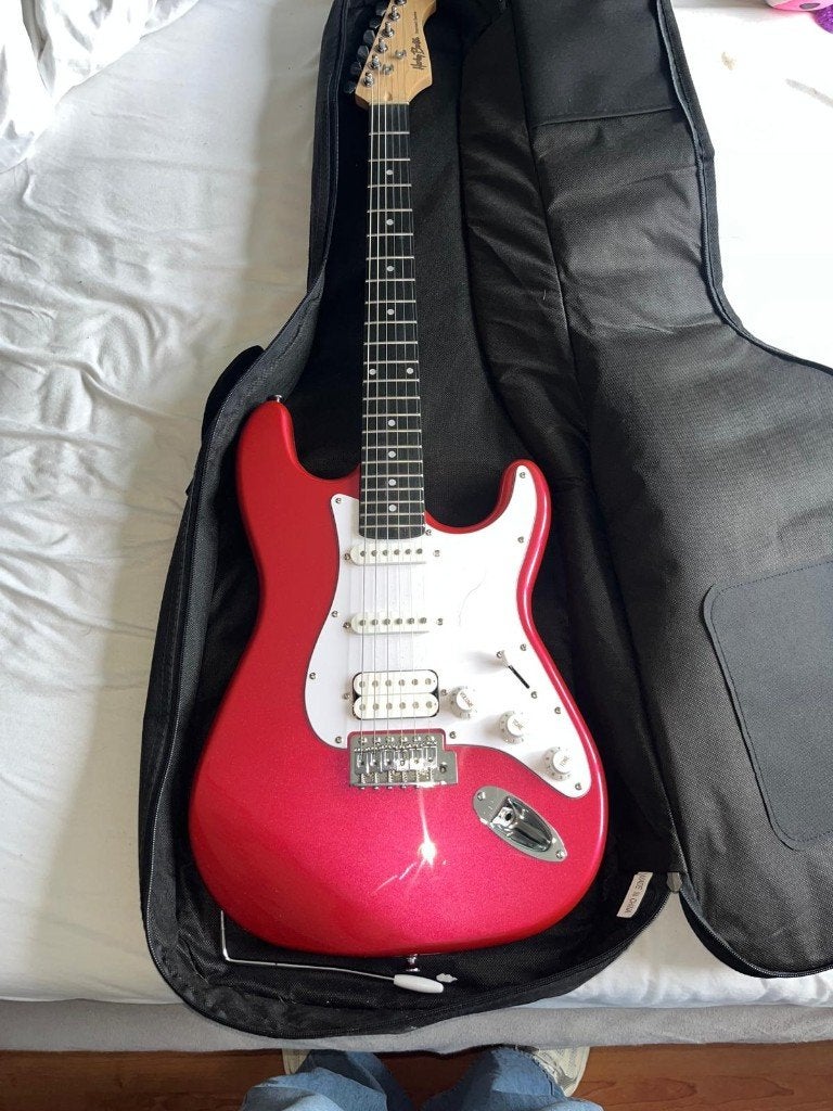 elektrsiche gitaar + benodigtheden, Met versterker, Zo goed als nieuw, Solid body, Ophalen