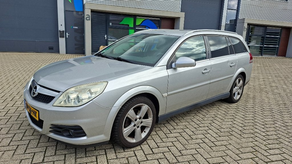 Opel Vectra 2.2 16V St.wgn AUTOMAAT met APK / EXPORT, Auto's, Zwart, 4 cilinders, Vectra, 155 pk