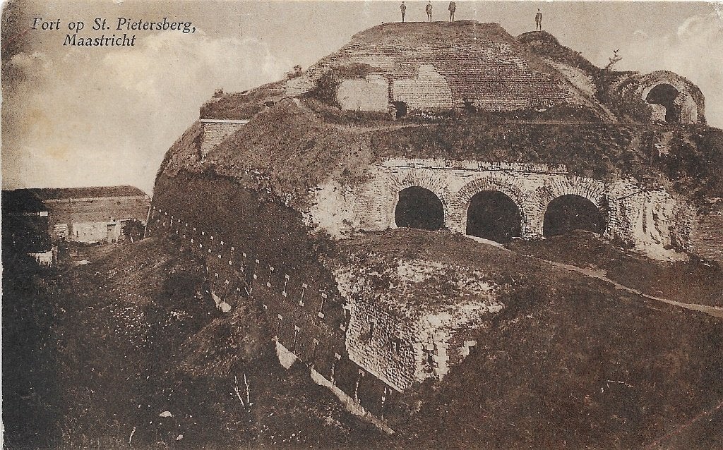 AK Maastricht - Fort op St. Pietersberg, Verzenden, 1920 tot 1940, Gelopen, Limburg