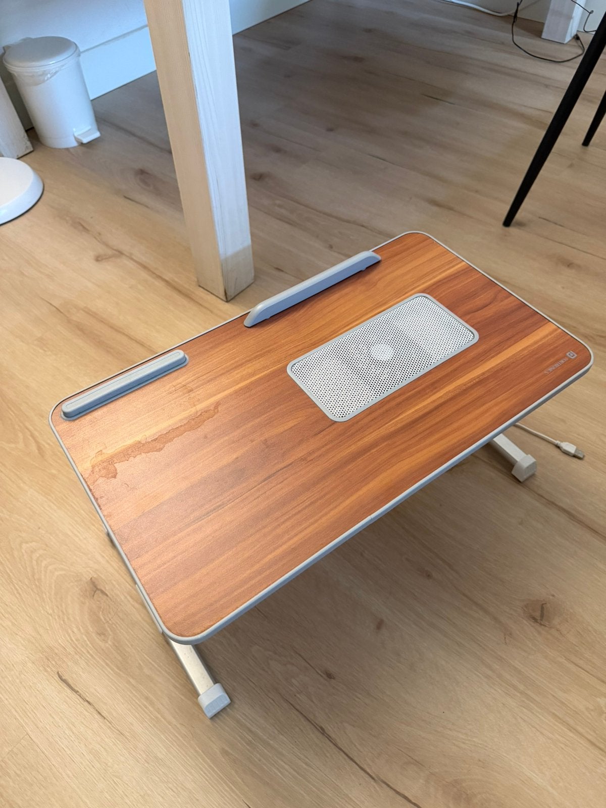 Laptop stand/breakfast on bed table with fan, Computers en Software, Ophalen of Verzenden, Zo goed als nieuw