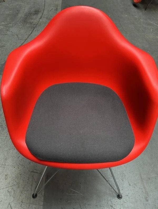 Vitra Eames DAR Design Stoel | Rood | Chroom | Grijs Kussen, Gebruikt, -, -, Kunststof