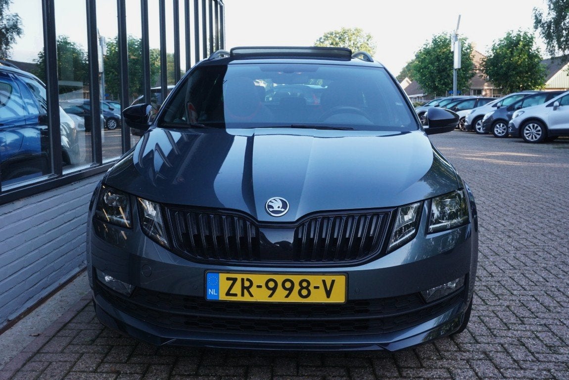 Skoda Octavia Combi 1.5 TSI Greentech Sport Business Pano/Tr, Auto's, Skoda, Stof, Gebruikt, Euro 6, 150 pk