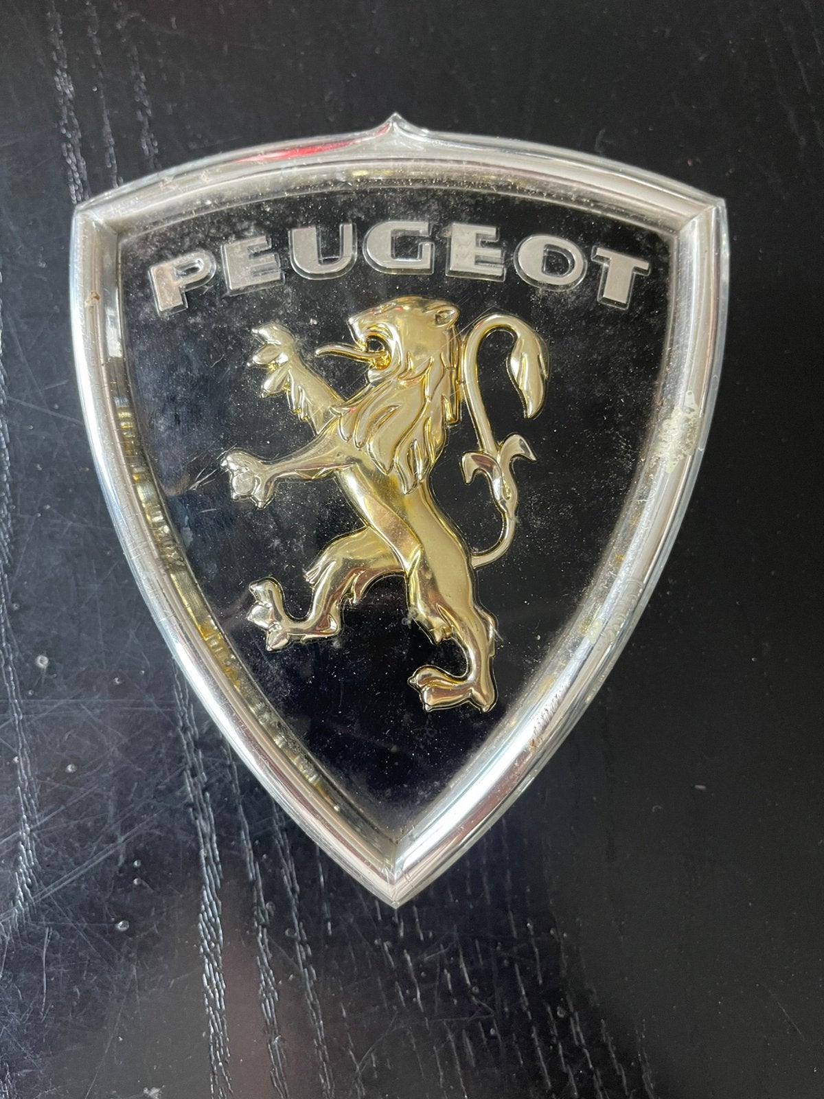 Peugeot 404 Grille Embleem Oldtimer - 14 cm, Auto-onderdelen, Ophalen of Verzenden, Gebruikt, Voor, Peugeot
