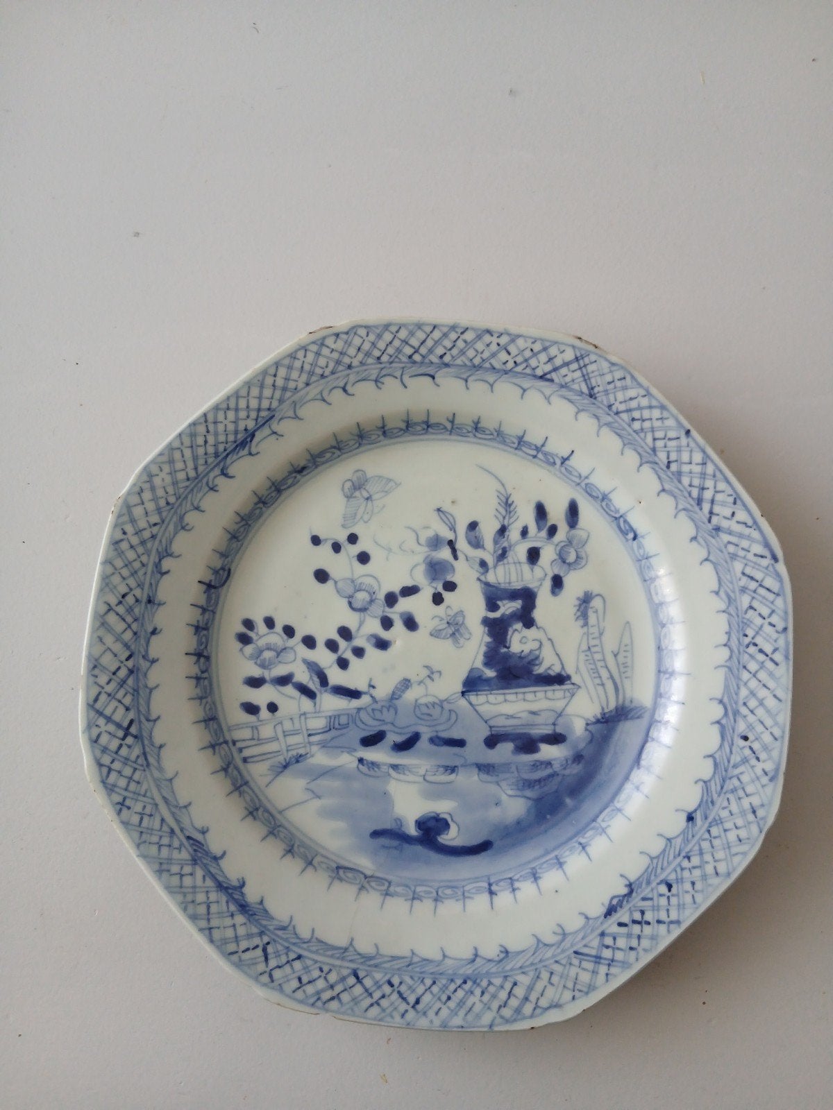 chinees bord bloemen vaas vlinder Qianlong  ?, Ophalen of Verzenden