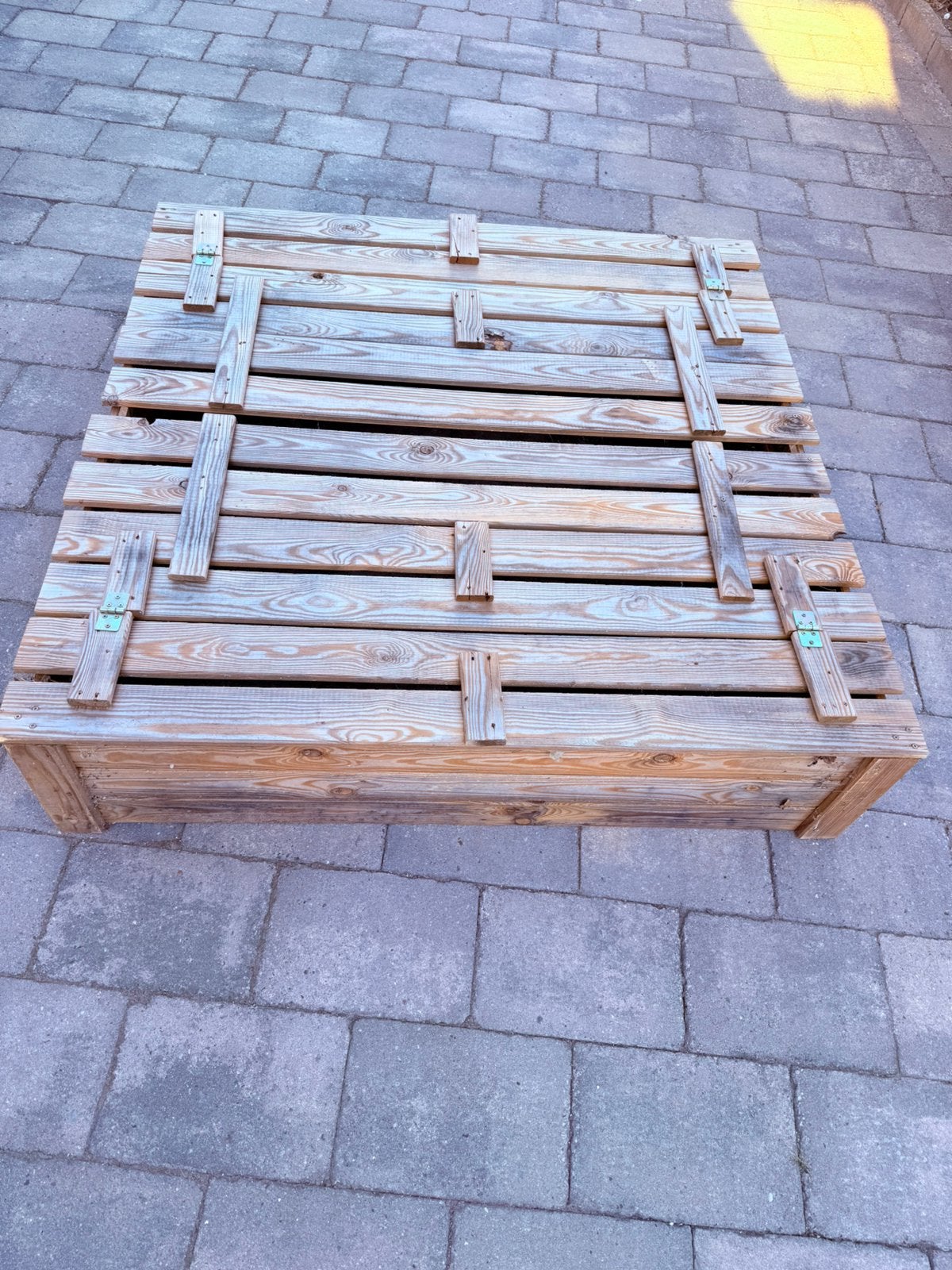 Houten zandbak met zit banken, Kinderen en Baby's, Speelgoed | Buiten | Zandbakken, Ophalen, Zo goed als nieuw
