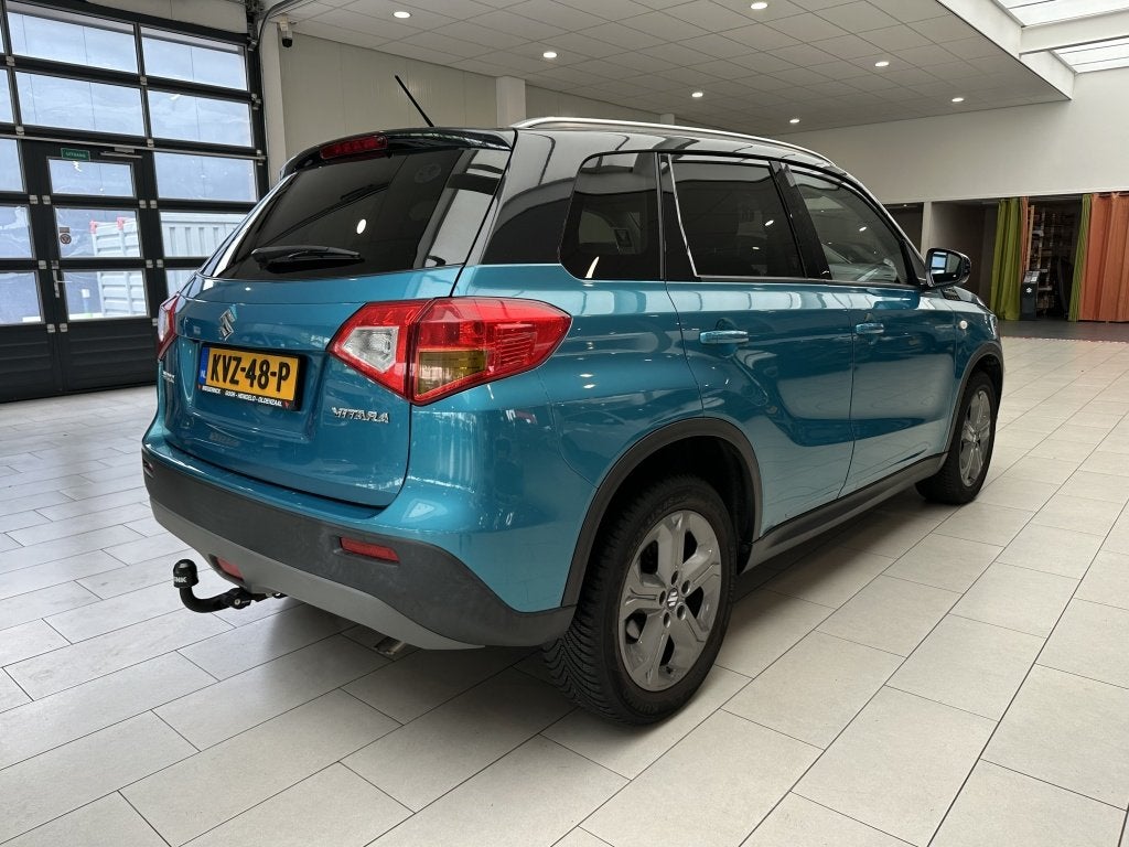 Suzuki Vitara 1.6 Exclusive [ TREKHAAK | ALL-SEASON | CAMERA, Auto's, 12 maanden, Stof, Gebruikt, 4 cilinders