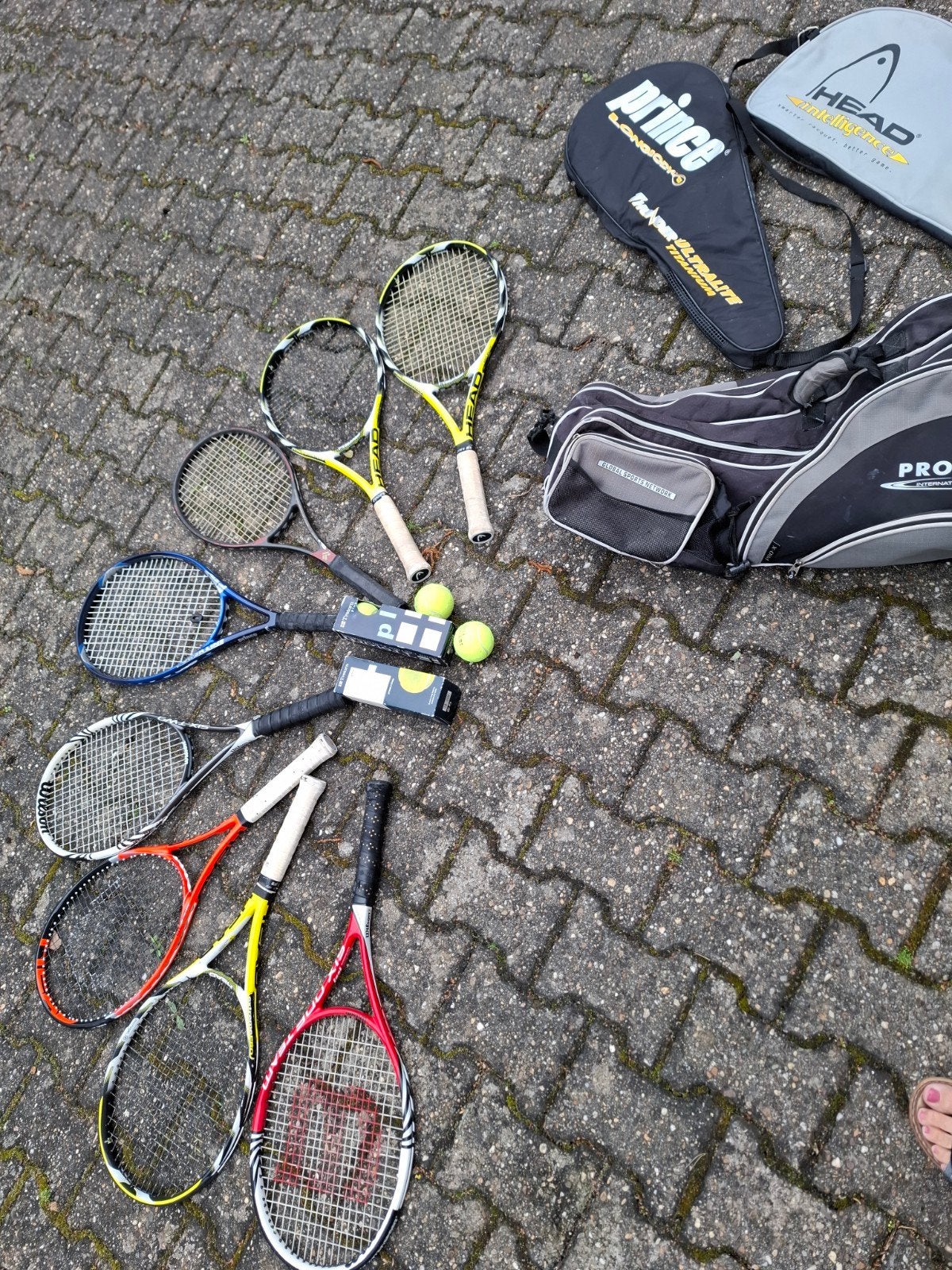 Diverse tennisrackets 8x, tassen en ballen - Complete set, Sport en Fitness, Tennis, Ophalen of Verzenden, Gebruikt, Racket