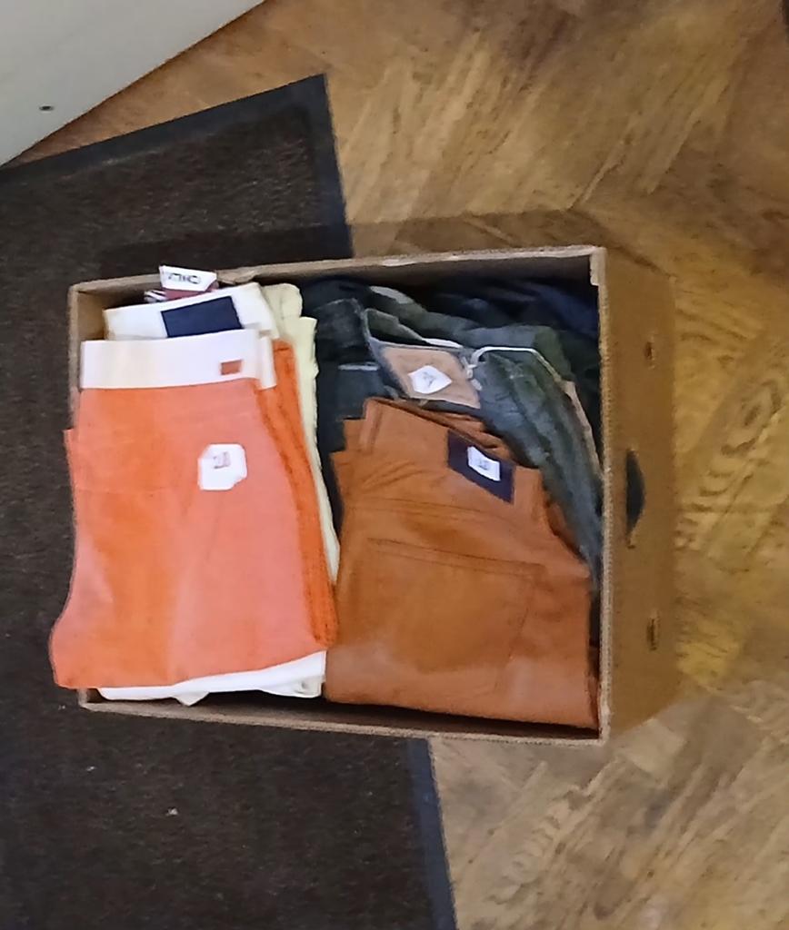 Partij damesbroeken maat 28 - Diverse kleuren en merken, Kleding | Dames, Broeken en Pantalons, Ophalen, Overige kleuren, Nieuw