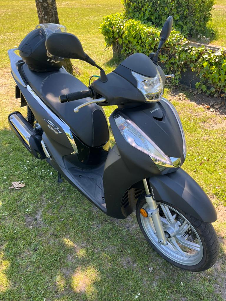 Honda SH 300 i - 300cc 4 takt - 2016 - Keyless - NL kenteken, Ophalen