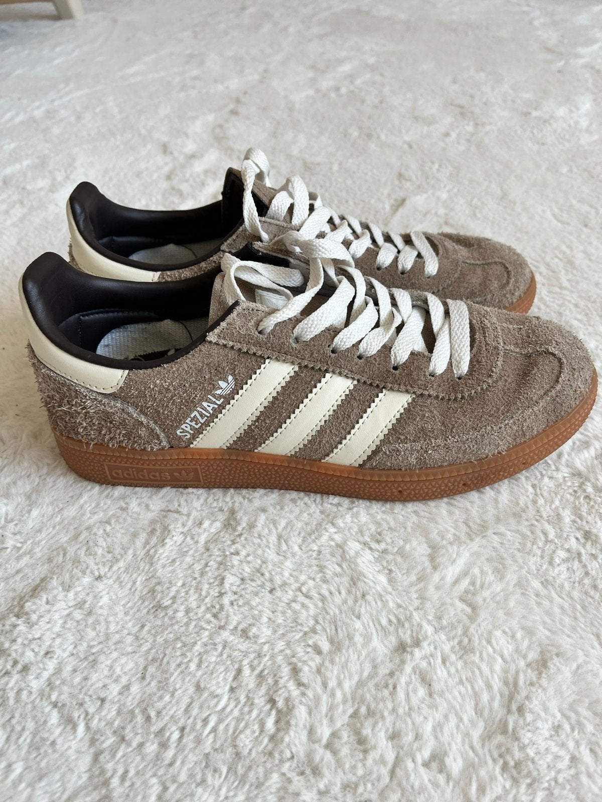 Adidas Spezial bruin/taupe met crème veters - Maat 40, Ophalen of Verzenden, Nieuw, Bruin, Sneakers of Gympen
