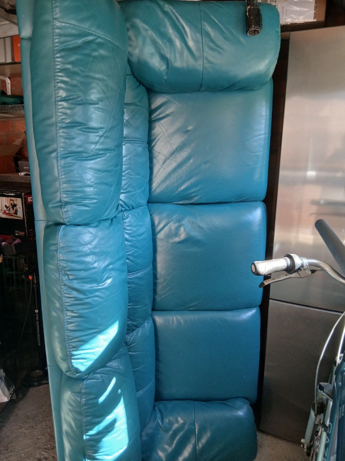 Turquoise leren bank - Gebruikt maar comfortabel, Huis en Inrichting, Ophalen, Gebruikt, Driepersoons, Rechte bank