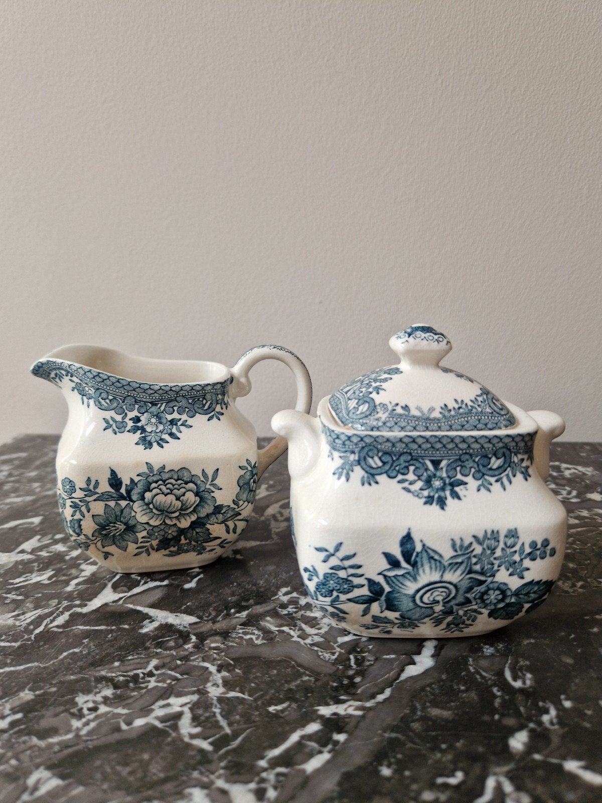 Vintage Enoch Wedgwood Tunstall Ltd. suikerpot en melkkan, Ophalen