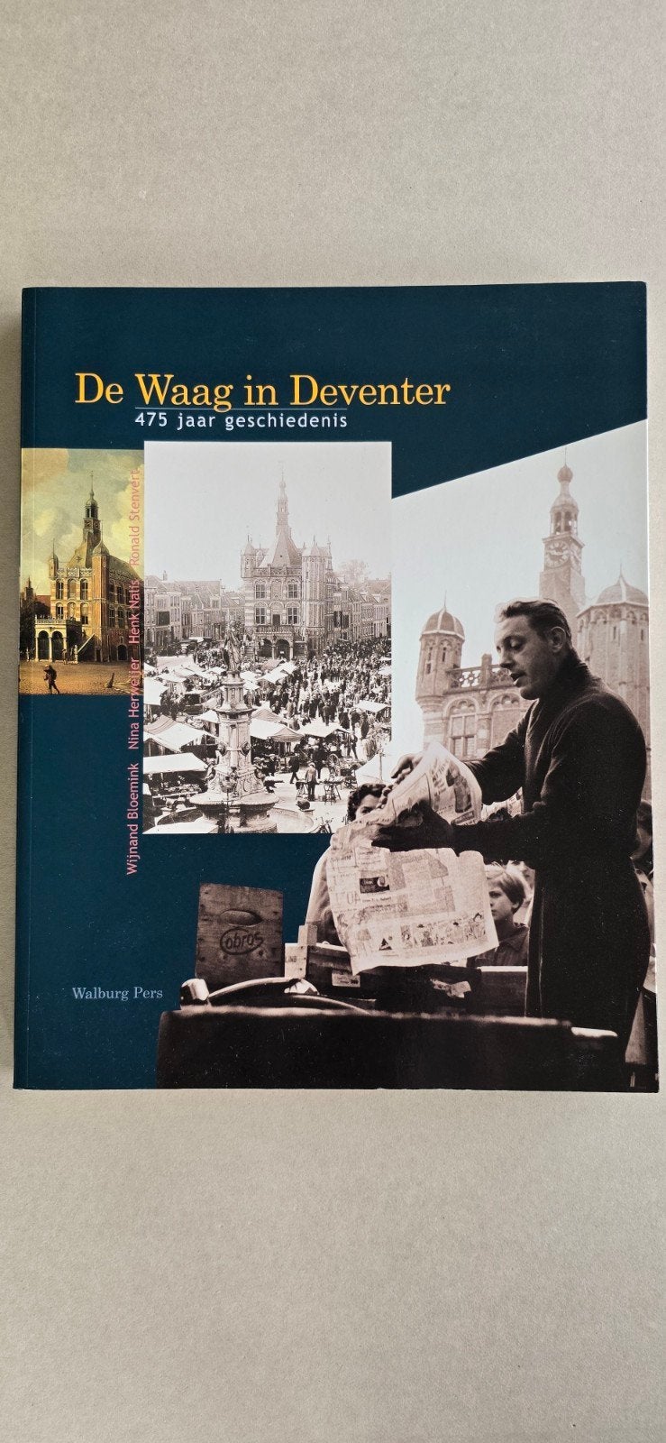 De Waag in Deventer: 475 jaar geschiedenis, Ophalen of Verzenden, 20e eeuw of later, Zo goed als nieuw, Wijnand Bloemink, Rita H.M. van der Hout, Walburg Pers