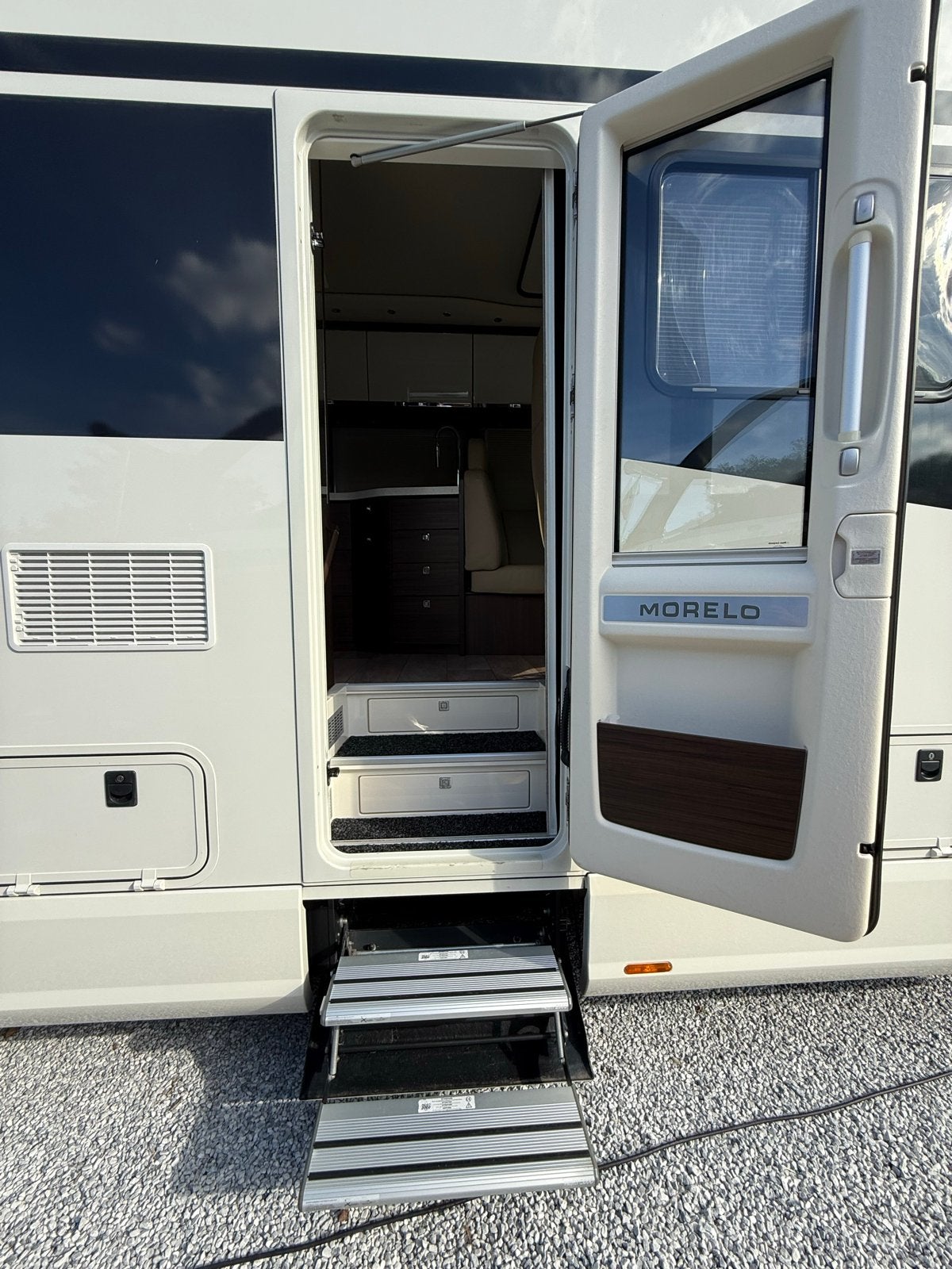 Morelo Palace 85 L met luxe opties en comfort, Chemisch toilet, Vloeistofverwarming, Diesel, 8 tot 9 meter